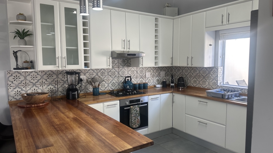 To Let 3 Bedroom Property for Rent in Big Bay Western Cape